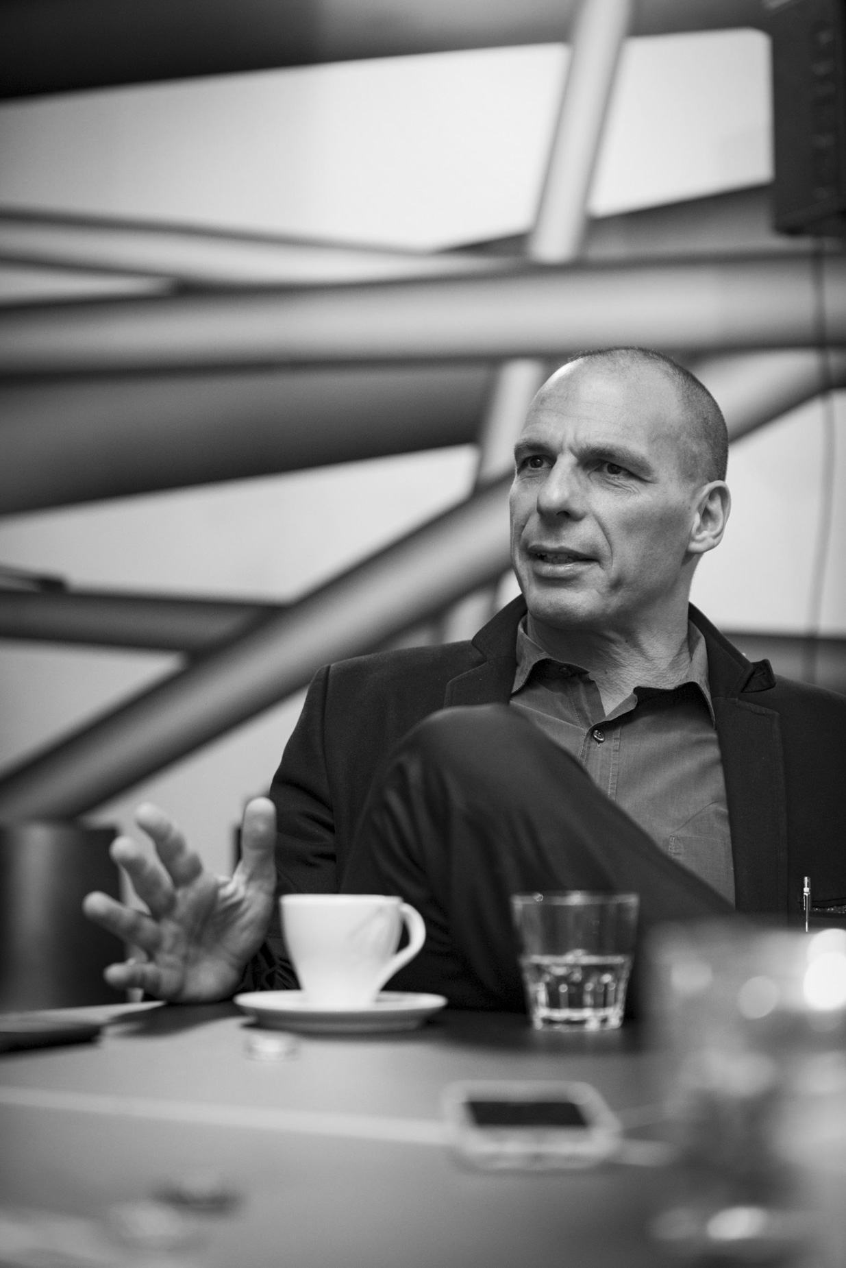05.11.2015, Wien: Yanis Varoufakis im Cafe Korb.
